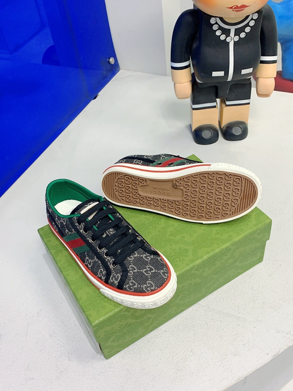 グッチ靴角部分ディテール